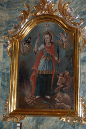 Kościół w Kamiennej św. Tekla, jej obraz znajduje sie w lewym bocznym ołtarzu