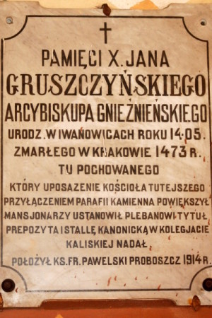 tablica poświęcona rodakowi parafii Abp. Janowi Gruszczyńskiemu