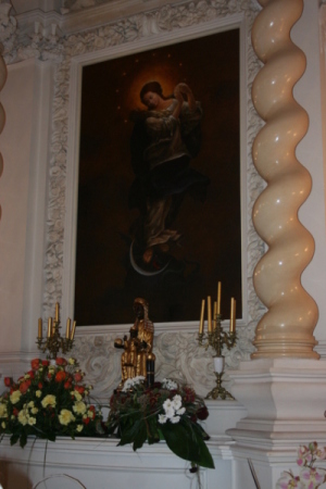 ołtarz w kaplicy pałacowej
