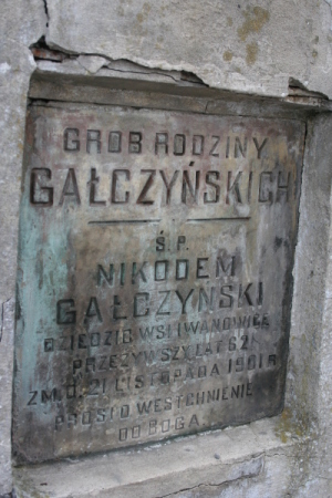Tablica na grobowcu dziedzica Iwanowic Nikodema Gałczyńskiego