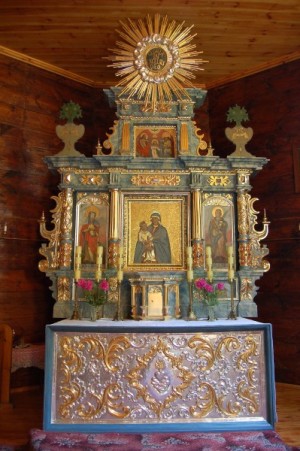 ołtarz główny w kościele w Kamiennej